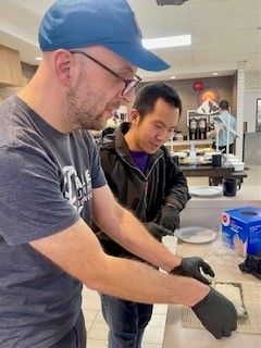 Students patting down rice for maki-sushi