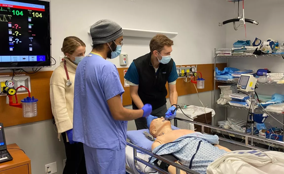 NMP students in sim training with Dr. Matthew Wahab