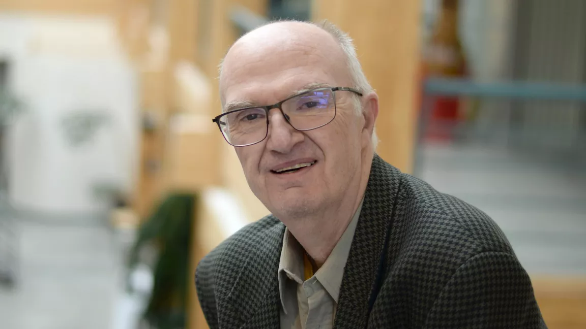 Dr. Jonathan Swainger portrait photo.