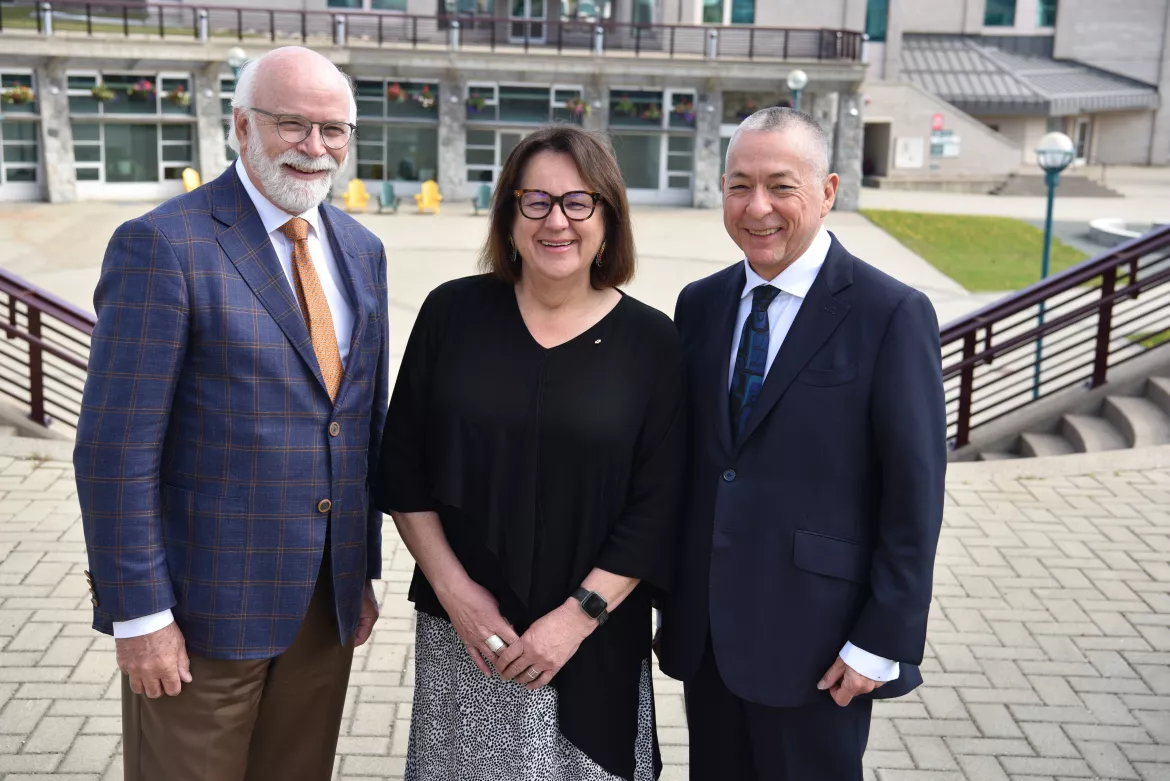 Michael Strong, President, CIHR, Margo Greenwood, Earl Nowgesic, CIHR-IIPH.