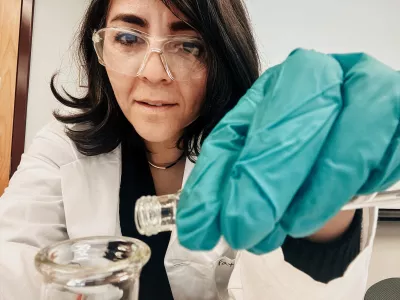 Fatemeh Nouroozi pours a sample in a lab