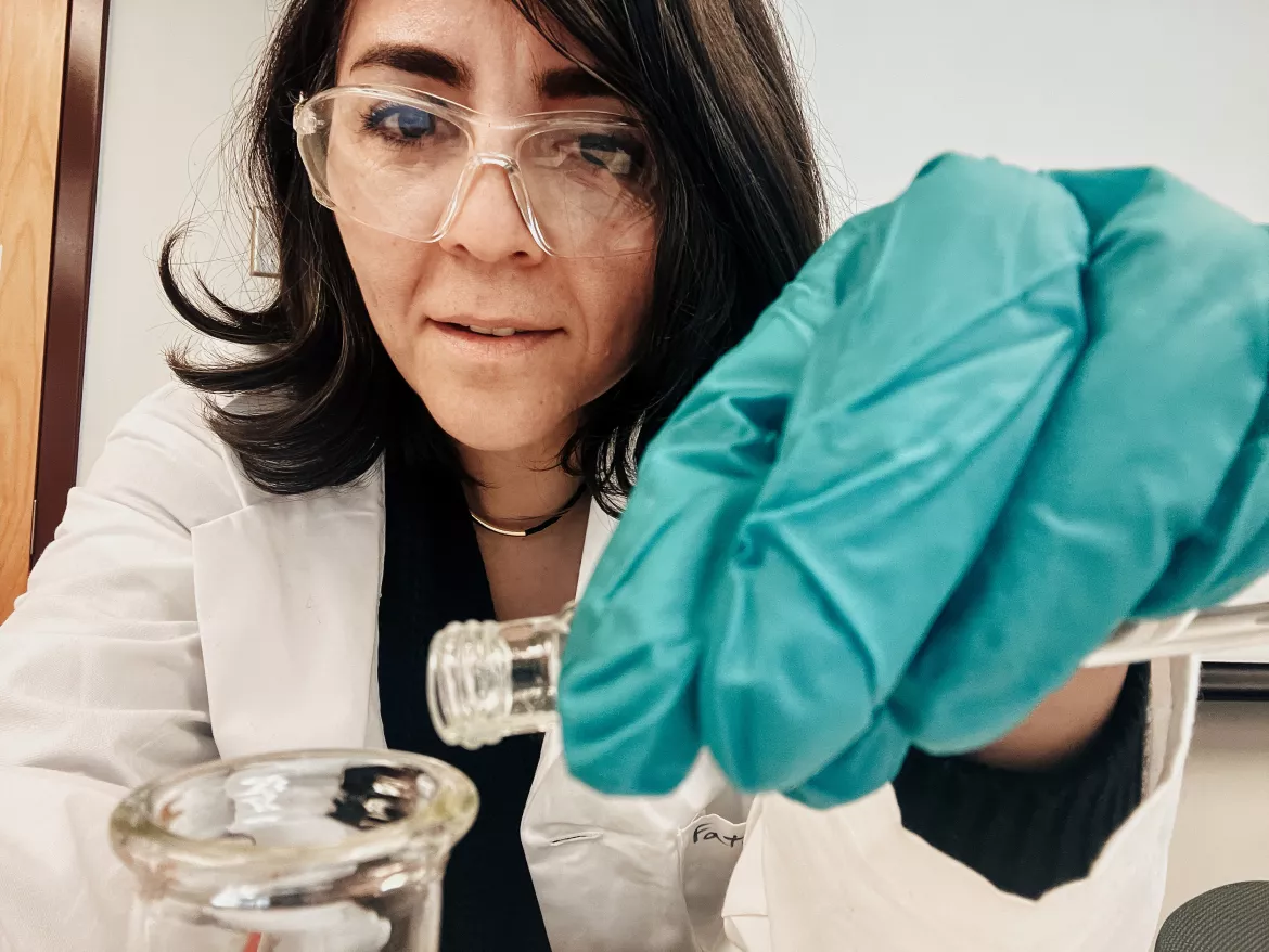 Fatemeh Nouroozi pours a sample in a lab