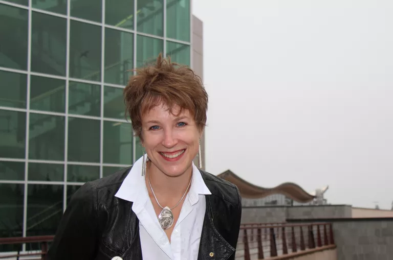 Dr. Sarah de Leeuw